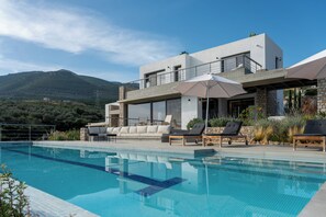 Outdoor pool - Villa Rosemary,luxury beachfront villa with private pool (Xiropigado)