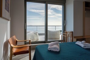 4 bedrooms, iron/ironing board, travel cot, free WiFi - Villa Rosemary,luxury beachfront villa with private pool (Xiropigado)