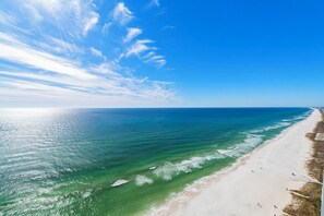 On the beach - Condo In The Clouds At Splash Resort! (Panama City Beach)