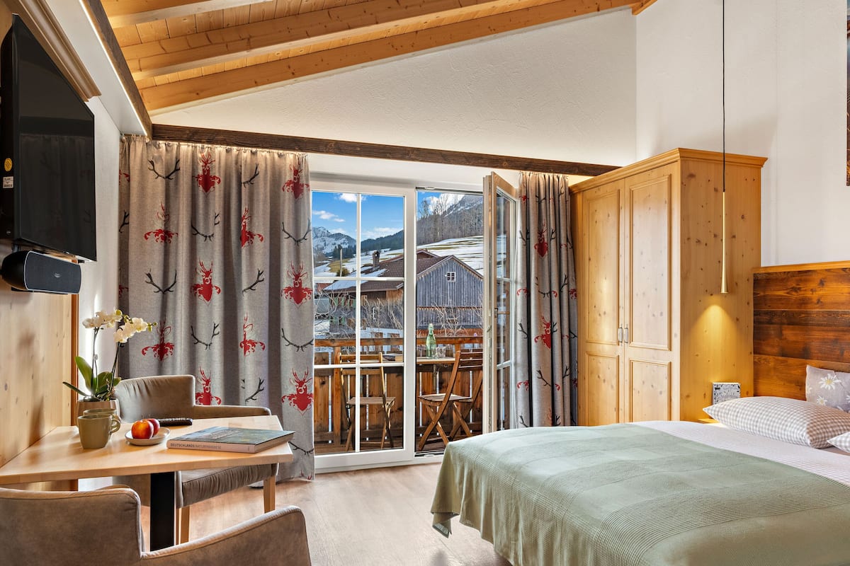 Superior Double Room, Mountain View | Blackout drapes, soundproofing, free WiFi