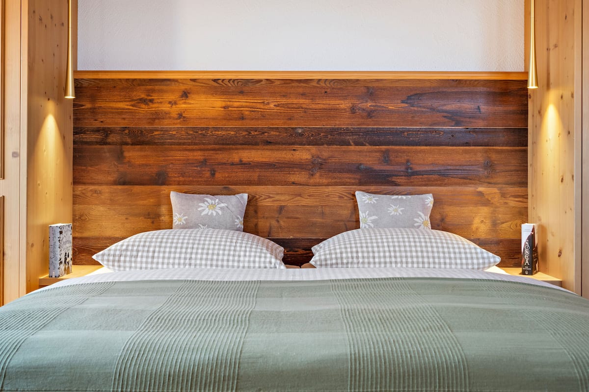 Comfort Double Room, Mountain View | Blackout drapes, soundproofing, free WiFi