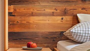 Habitación doble clásica, vista a la montaña | Cortinas blackout, insonorización y wifi gratis