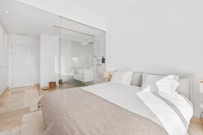Iron/ironing board, WiFi, bed sheets - Apartment 'Paraiso Pueblo' with Sea View, Wi-Fi and Air Conditioning (Benahavís)