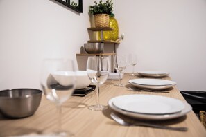 Dining - LES NIDS TRANQUILLES - AGATE - CALME & FAILLIALE (Le Châtelet-en-Brie)