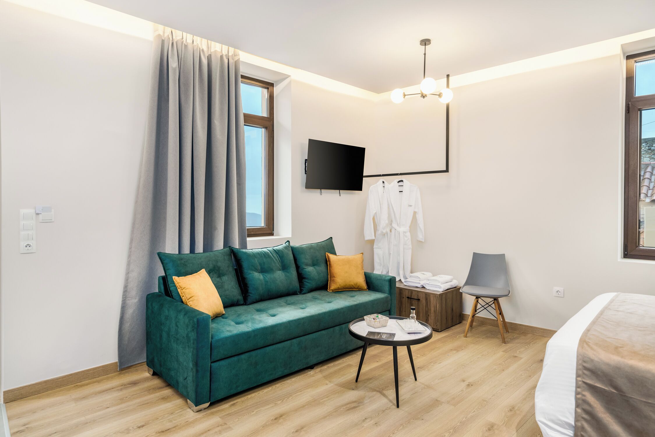 1 bedroom, desk, WiFi, bed sheets