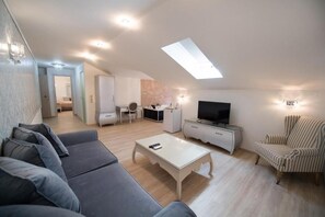 Superior Suite, Pool View | Living area - Suites Pirofani (Lefkada)