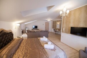 Honeymoon Suite | In-room safe, WiFi (free)
