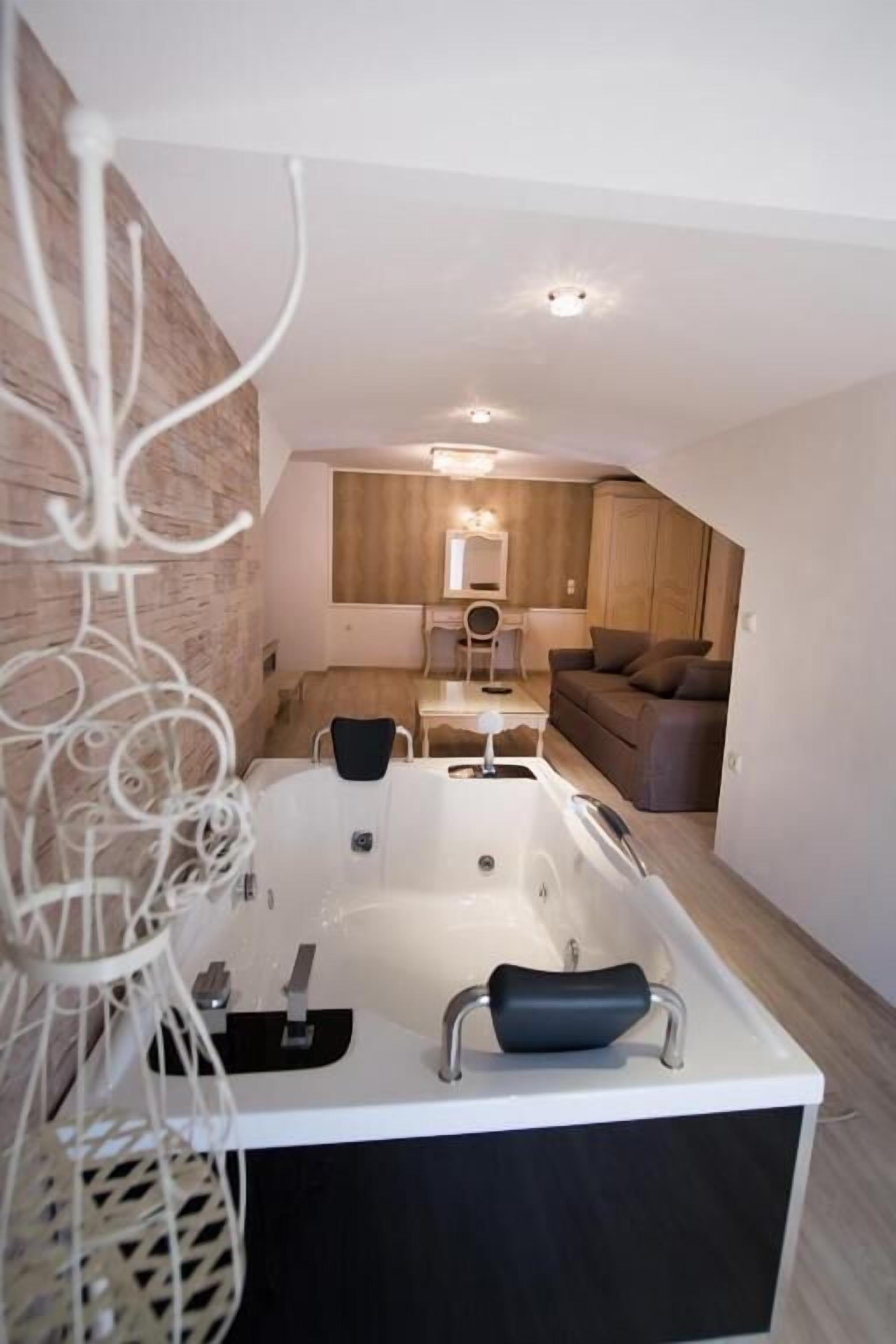 Honeymoon-Suite | Badezimmer | Hausschuhe