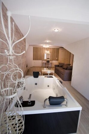 Honeymoon-Suite | Badezimmer | Hausschuhe