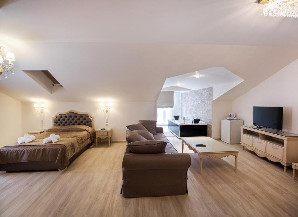 Honeymoon Suite | In-room safe, free WiFi