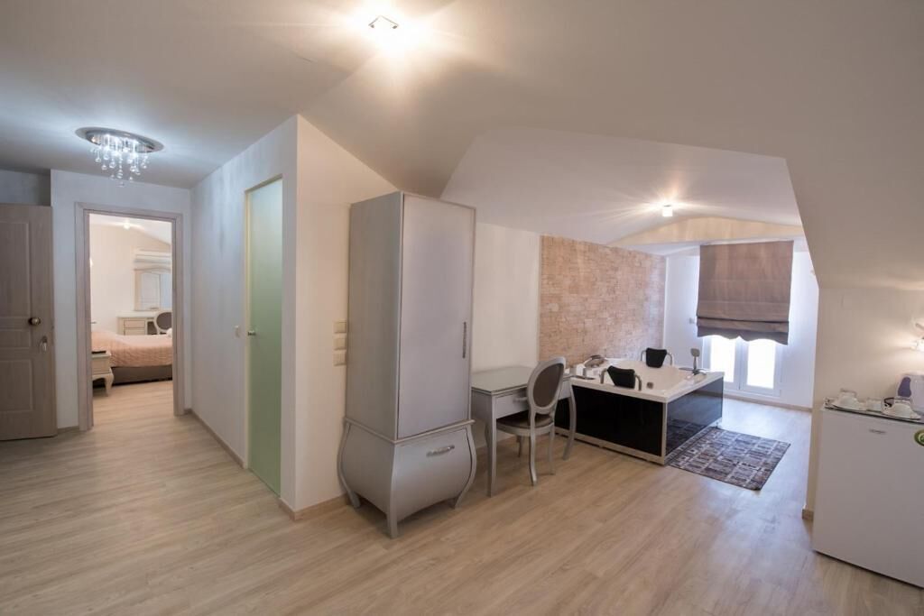 Superior-Suite, Poolblick | Zimmersafe, kostenloses WLAN