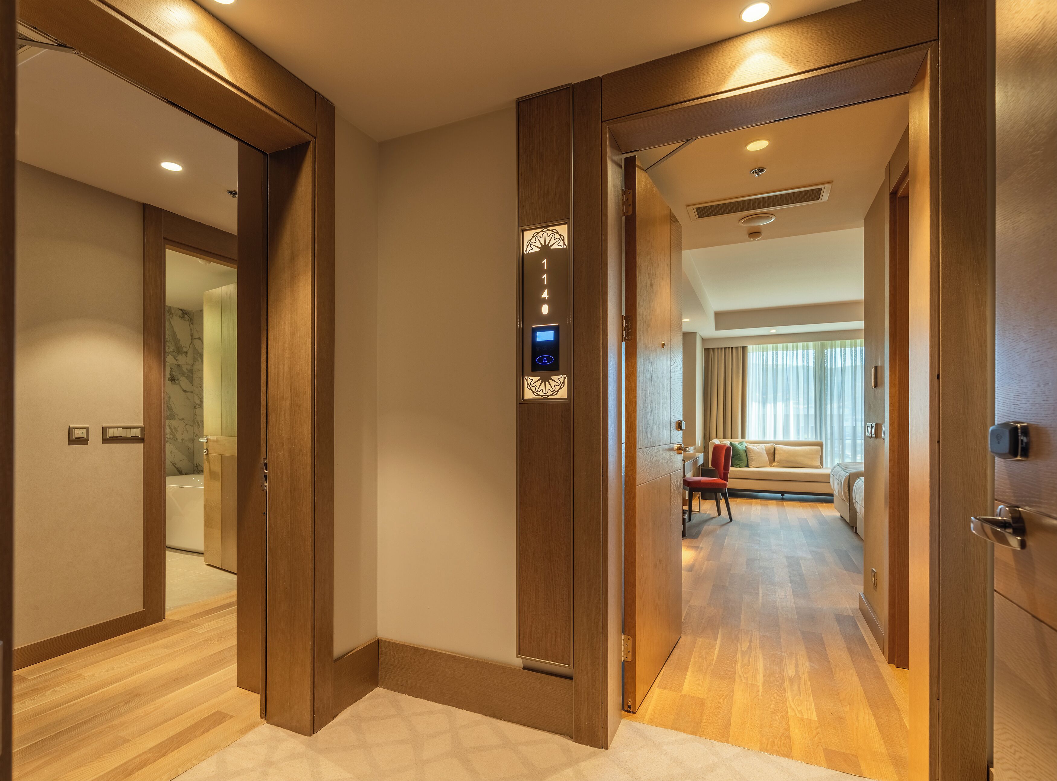 Executive Family Suite | Área de estar | Smart TV, pebolim, mesa de pingue-pongue, brinquedos