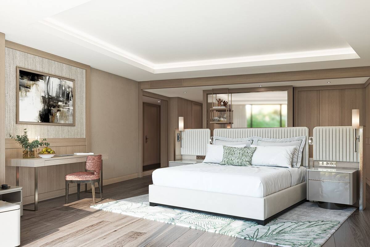 Une chambre moderne avec un grand lit, des tables de chevet, un bureau et une chaise.