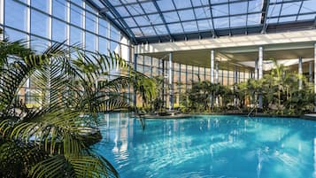 14 piscines cobertes (horari: 08:00-20:00), para-sols i gandules