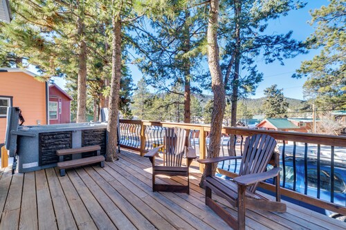 Adorable Tiny Home w/ Mtn Views in Woodland Park!