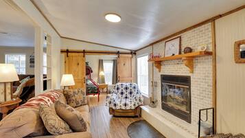 House (2 Bedrooms) | Interior