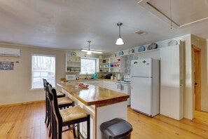 Interior - Hot Tub & Boat Ramp! Home on Toledo Bend Reservoir (Hemphill)