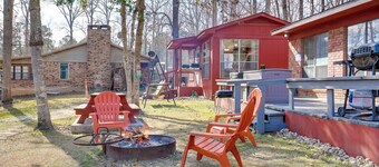 Hot Tub, Lake Access! Anglers Escape in Hemphill