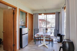 Apartment (0 Bedroom) | Interior - Great for Fishing! Lakefront Studio in Hemphill (Hemphill)