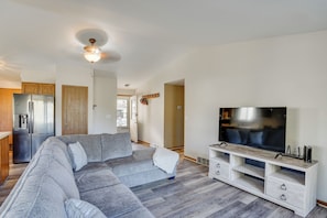 House (3 Bedrooms) | Interior - Angler's Retreat 1 Block to Lake Winneconne (Winneconne)