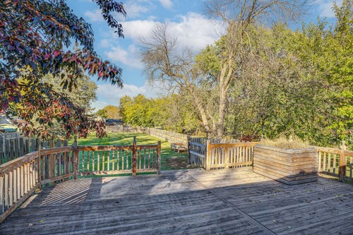 Angler's Retreat 1 Block to Lake Winneconne