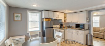 Walk to Public Beach Access! Breezy Hampton Condo