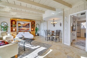 Interior - Catalina Foothills Gem 8 Mi to Sabino Canyon (Tucson)