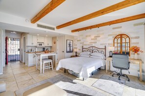 Interior - Hike & Explore Dtwn Tucson! Relaxing Solo Escape (Tucson)