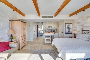 Interior - Hike & Explore Dtwn Tucson! Relaxing Solo Escape (Tucson)