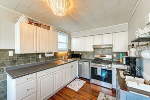 Interior - Tranquil Beach Haven in Family-friendly Brigantine (Brigantine)