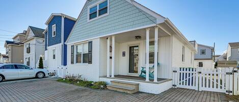 House (4 Bedrooms) | Depan hartanah