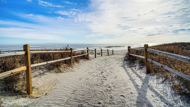 A sandy beach path with wooden railings leading to the ocean. - Steps to Sand & Surf! Couples Haven in Brigantine (Brigantine)