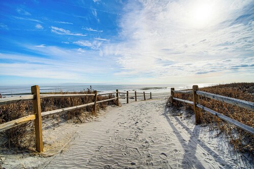 Steps to Sand & Surf! Couples Haven in Brigantine