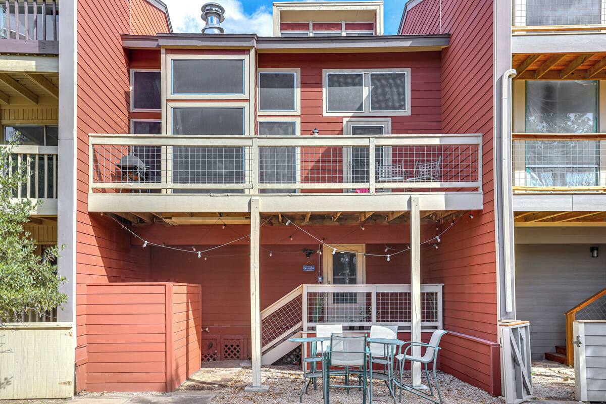 Apartment (3 Bedrooms) | Front of property