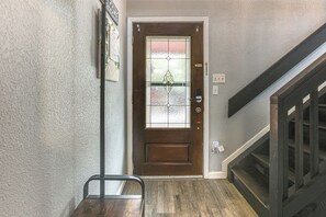 Apartment (3 Bedrooms) | Interior - Golf, Boat, Swim! Point Venture Retreat w/ Deck (Leander)