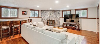 Close to Hospitals & Downtown: Cleveland Home