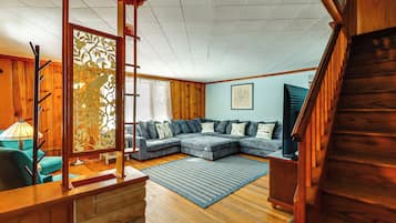 House (5 Bedrooms) | Interior