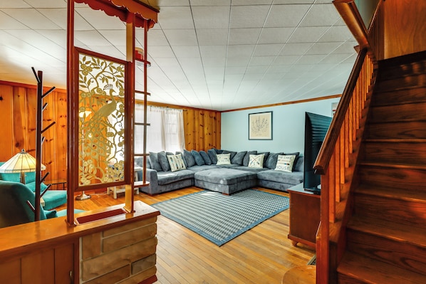 House (5 Bedrooms) | Interior - Year-round Fun on Lake Sheridan! Home w/ Patio (Nicholson)
