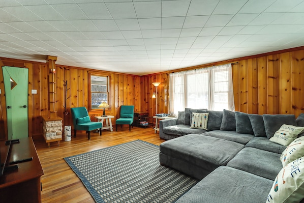 House (5 Bedrooms) | Interior