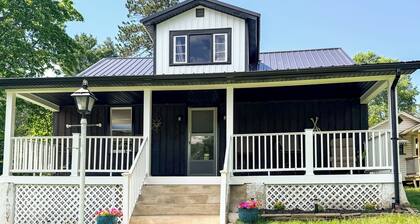 Year-round Fun on Lake Sheridan! Home w/ Patio