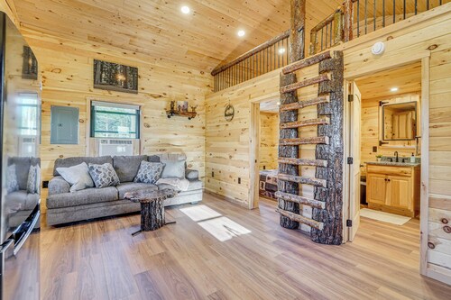 Hike, Ski & Swim: Hopewell Cabin w/ Rolling Views