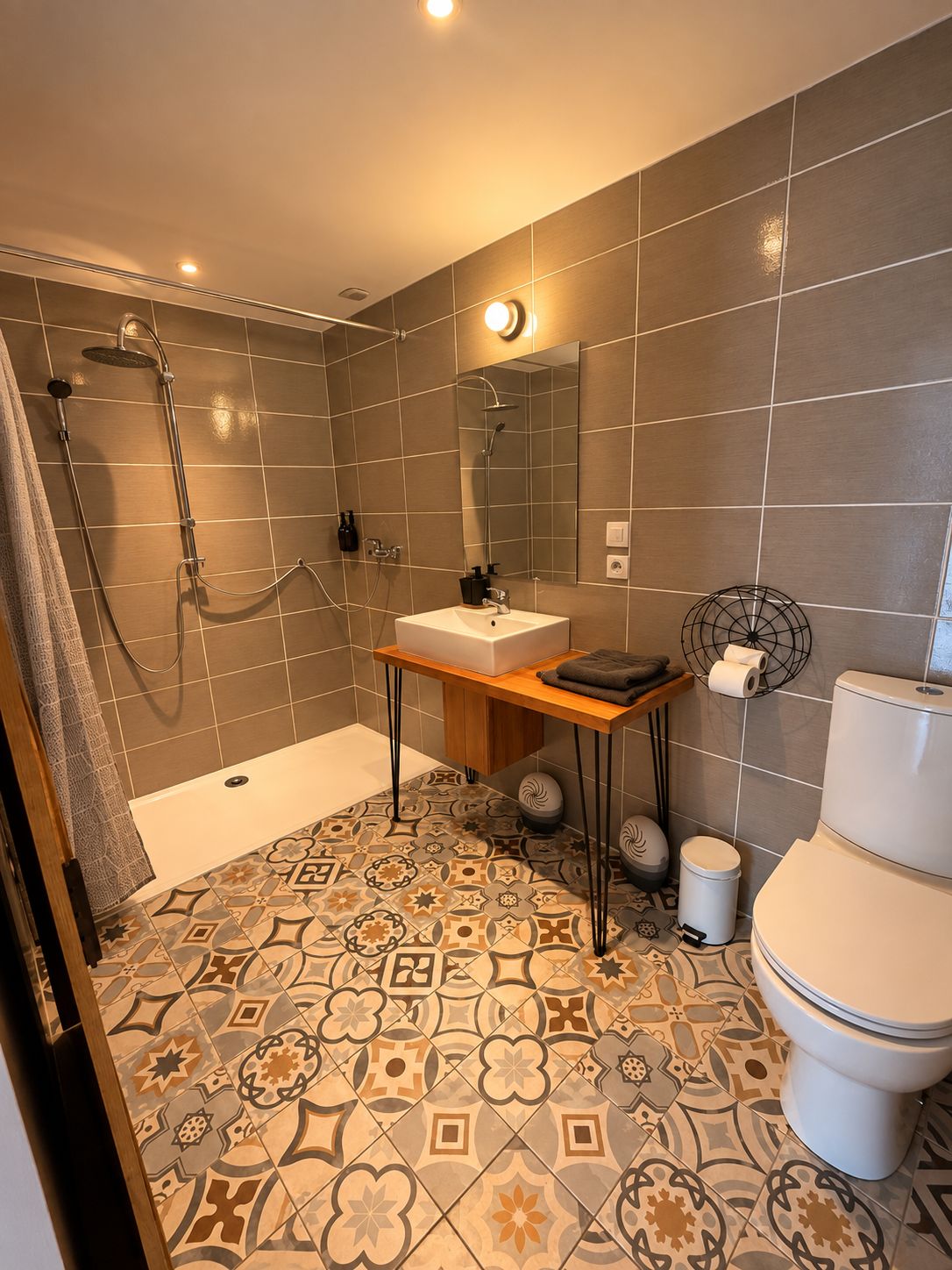 Shower, toilet paper