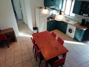 Frigorífic, microones, forn i placa de cuina 