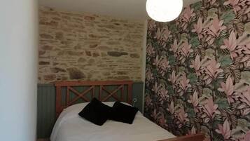 Wifi gratis y ropa de cama