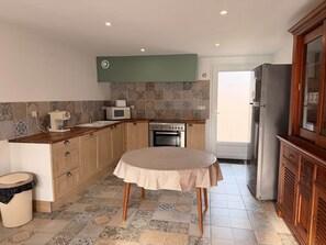 Fridge, microwave, oven, stovetop - Gîte Mexique (Soudan)