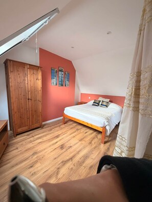 Wifi gratuïta i roba de llit 