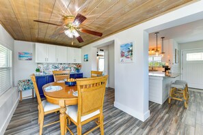 Interior - Snead Island Getaway! Steps to Bay & Emerson Point (Palmetto)