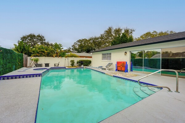 Backyard Oasis: Pet-friendly Largo Retreat W/ Yard - Largo, FL