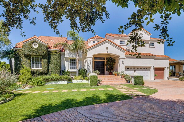 Private Grounds W/ Mtn Views: Luxury Topanga Villa - Malibu