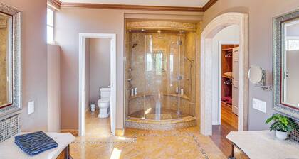 Private Grounds w/ Mtn Views: Luxury Topanga Villa